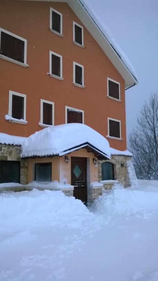 Hotel Il Ghiro Овиндоли Экстерьер фото