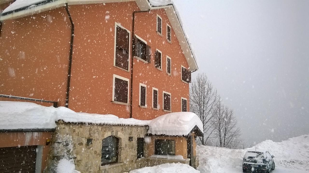 Hotel Il Ghiro Овиндоли Экстерьер фото