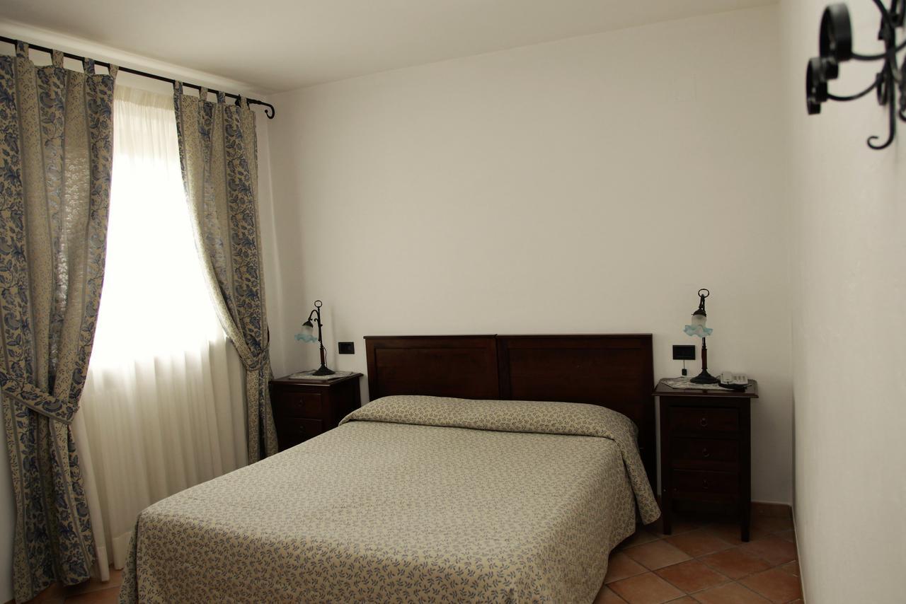 Hotel Il Ghiro Овиндоли Экстерьер фото