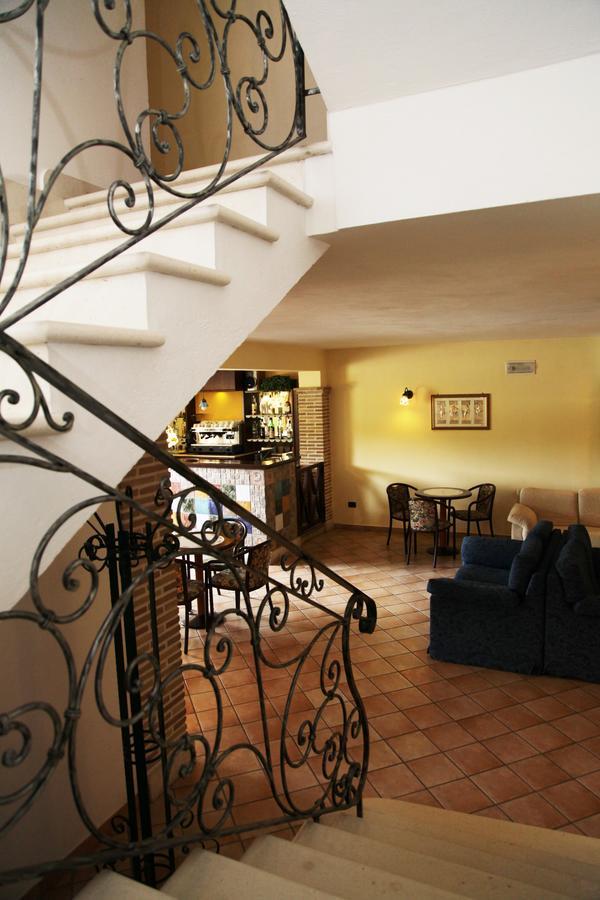 Hotel Il Ghiro Овиндоли Экстерьер фото