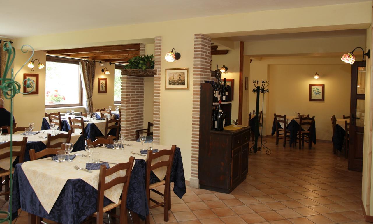 Hotel Il Ghiro Овиндоли Экстерьер фото